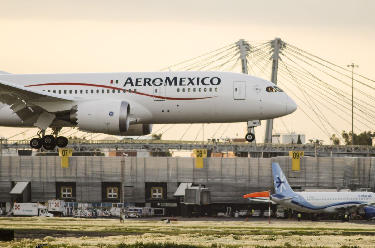 Un avión de Aeroméxico aborta el aterrizaje en Ciudad de México por saturación de la pista
