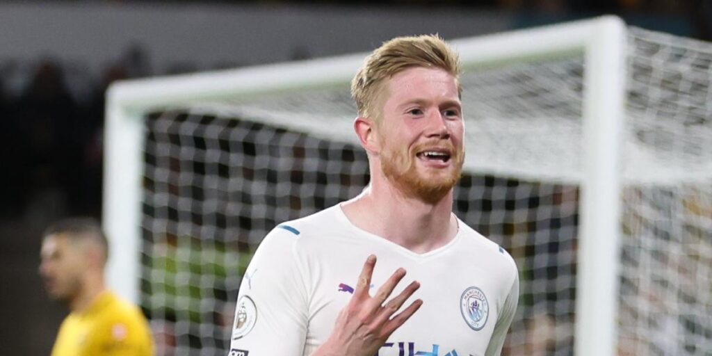 Un colosal De Bruyne acerca al City al título con un póquer