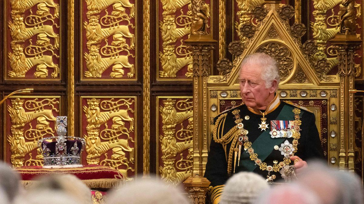 Un trono vacío en Westminster: Carlos de Inglaterra sustituye por primera vez a Isabel II en la ceremonia de apertura del Parlamento