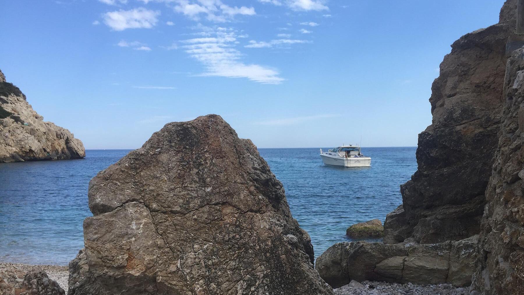 Una escapada ideal a esta playa de España considerada como una de las mejores por sus aguas turquesas