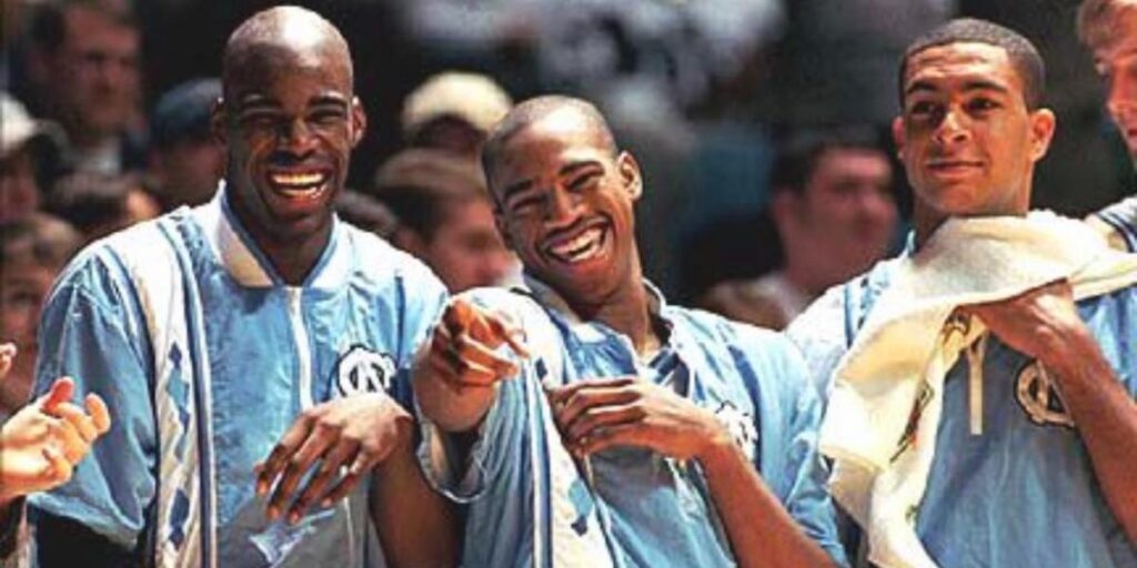 Vince Carter lamenta el fallecimiento de Ademola Okulaja
