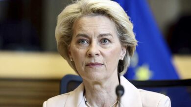 Von der Leyen pide un embargo total europeo al petróleo ruso con plan para contener golpe a mercados