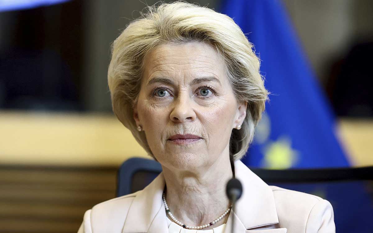 Von der Leyen pide un embargo total europeo al petróleo ruso con plan para contener golpe a mercados