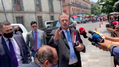 'Ya desahogaste tu sueldo, ya déjanos hablar': Ebrard a ciudadano que le grita 'eres neoliberal' | Video
