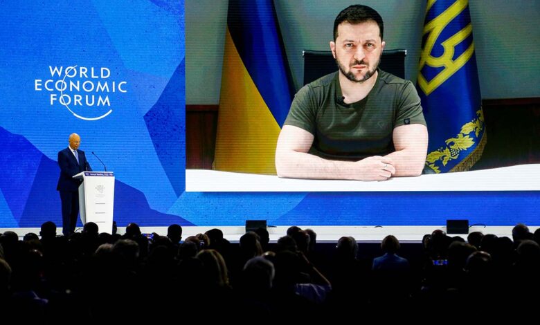 Zelenski denuncia 'fuerza bruta' de Rusia y pide sanciones máximas; abren 'Casa de los crímenes de guerra' en Davos