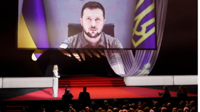 Zelenski inaugura Cannes: pide a la industria del cine no callar ante la guerra