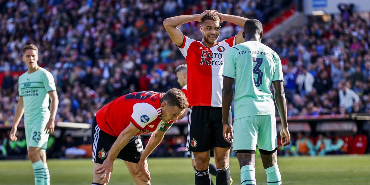 ¡El Feyenoord le regala media liga al Ajax empatando al PSV en el 97'! (2-2)