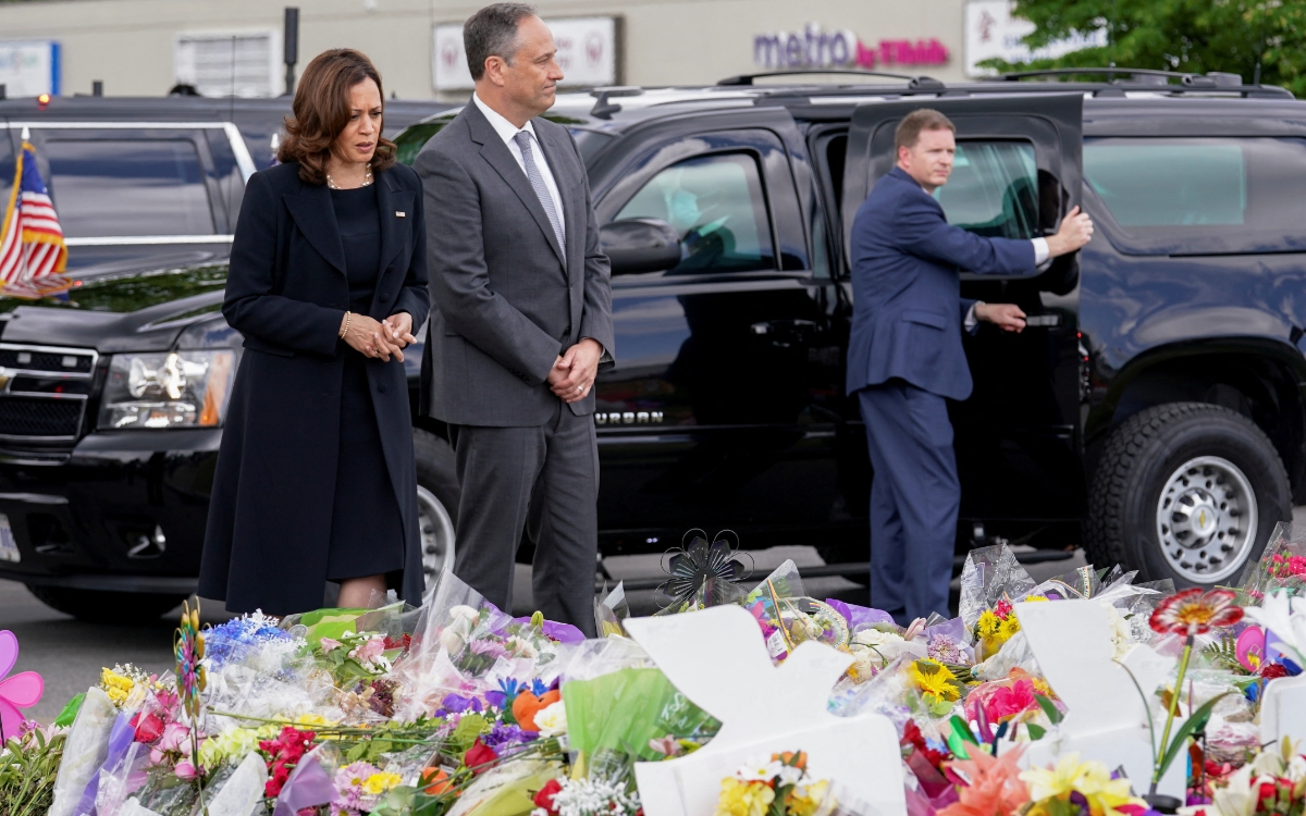 '¡Es suficiente!': Kamala Harris pide prohibir armas de asalto