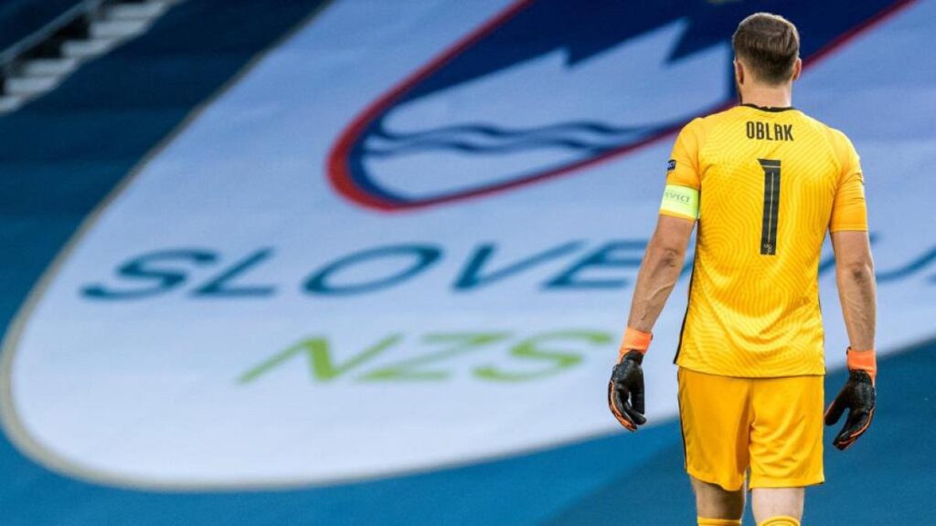 ¡Paradón imposible! El 'milagro' de Oblak ante Serbia que alucina a los aficionados