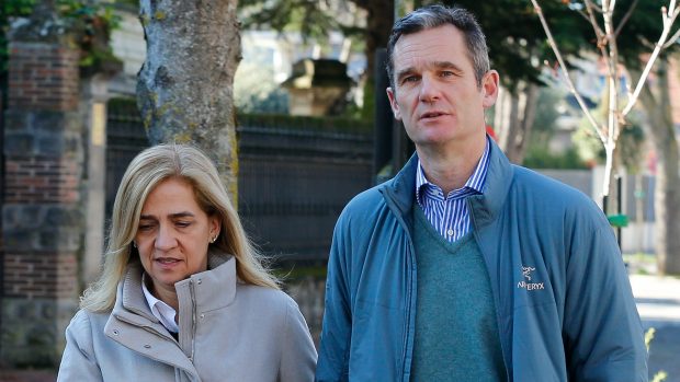 Iñaki Urdangarin y la Infanta Cristina paseando / Gtres
