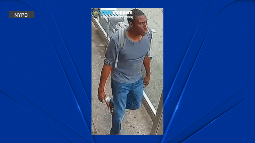 Buscan a sospechoso de robar zapatos a mujeres en Nueva York