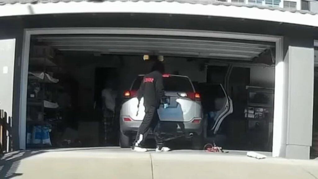 mujer sorprende a sospechosos armados robando en su casa en San José