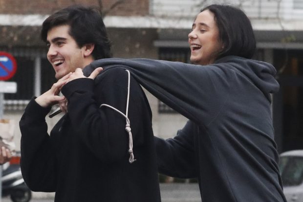 Victoria Federica y Jorge Bárcenas en actitud cariñosa / Gtres