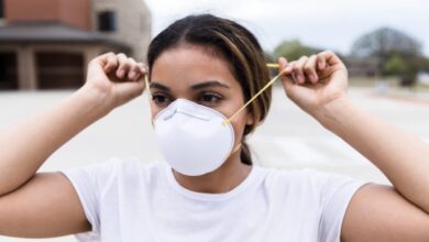 Autoridades de salud del condado de Los Ángeles instan al uso de mascarillas en interiores