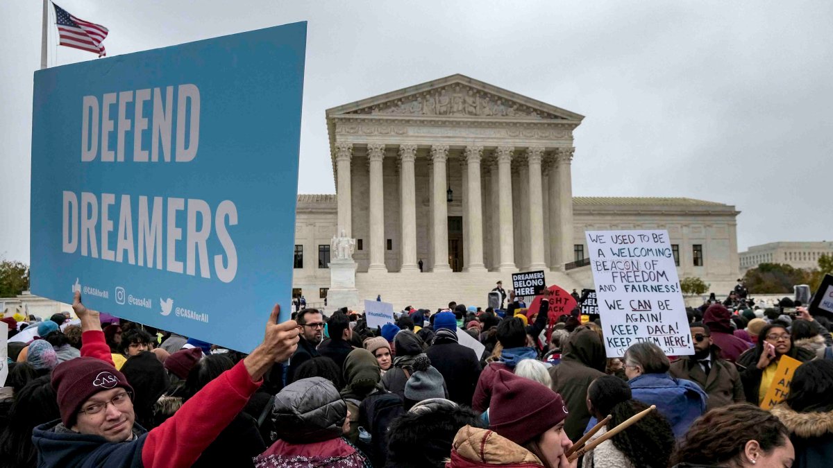 El programa DACA cumple 10 años: su futuro es incierto; la lucha de los dreamers se mantiene