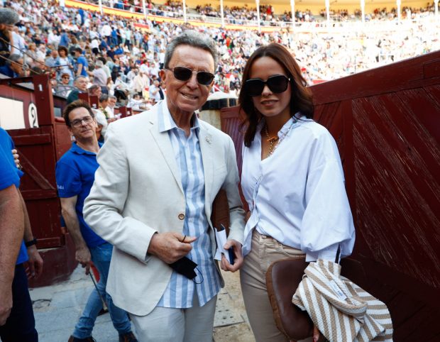 Ortega Cano y Gloria Camila en los toros / Gtres