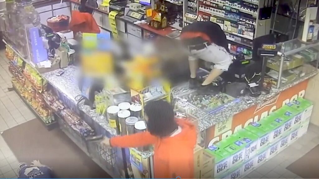 A punta de pistola menores de 16 años habrían robado varios negocios en condado Tulare