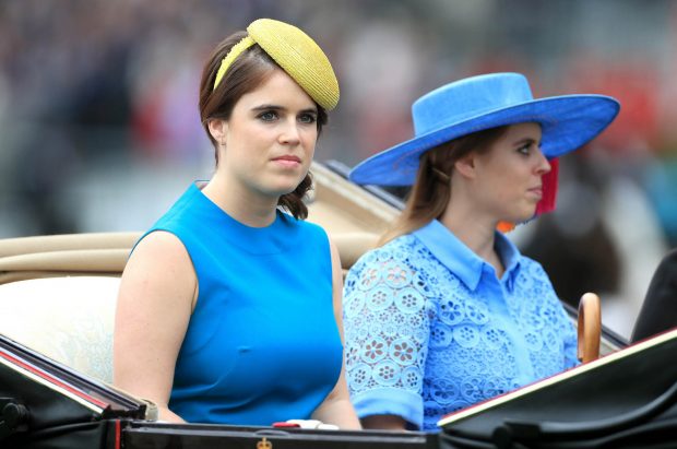 Eugenia y Beatriz de York en Ascot 2019 / Gtres