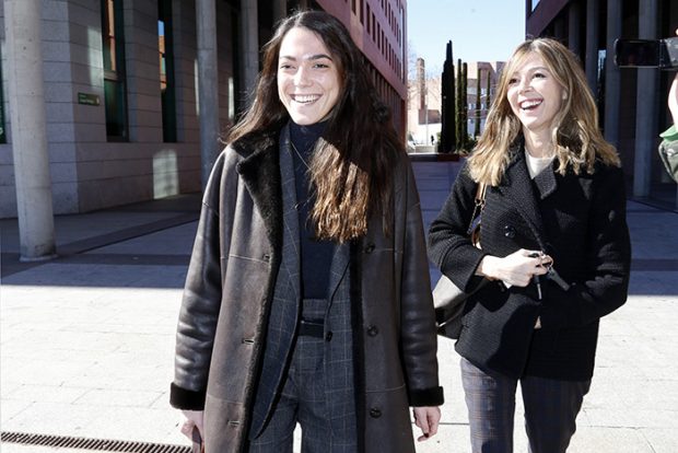 Eva Zaldivar con su hija Andrea Navarro asisitiendo a un juicio en Alcobendas/Gtres