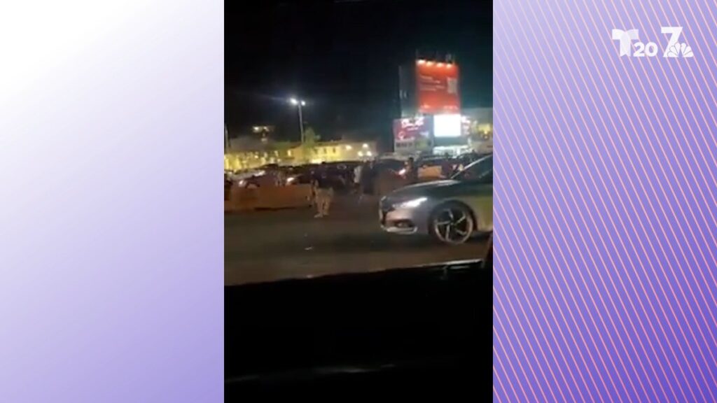 En video: se forma tremenda pelea entre conductores y comerciantes en cruce fronterizo