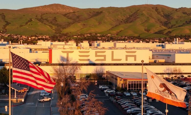 Extrabajador de Tesla rechaza un pago de $15 millones en una demanda por abuso racial