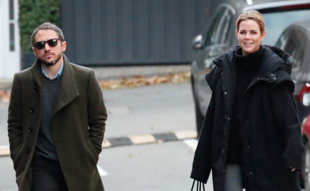 Manuel Martos y Amelia Bono paseando / Gtres