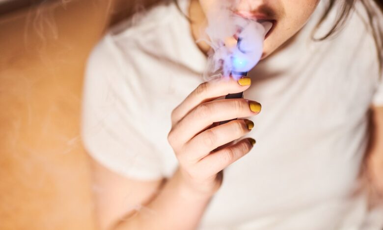 FDA prohíbe la venta de cigarrillos electrónicos Juul y ordena retirarlos del mercado