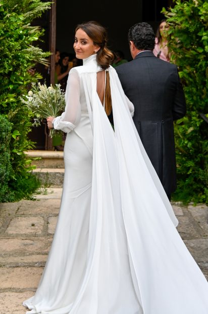 Lucía Pombo y su padre en su boda / Gtres