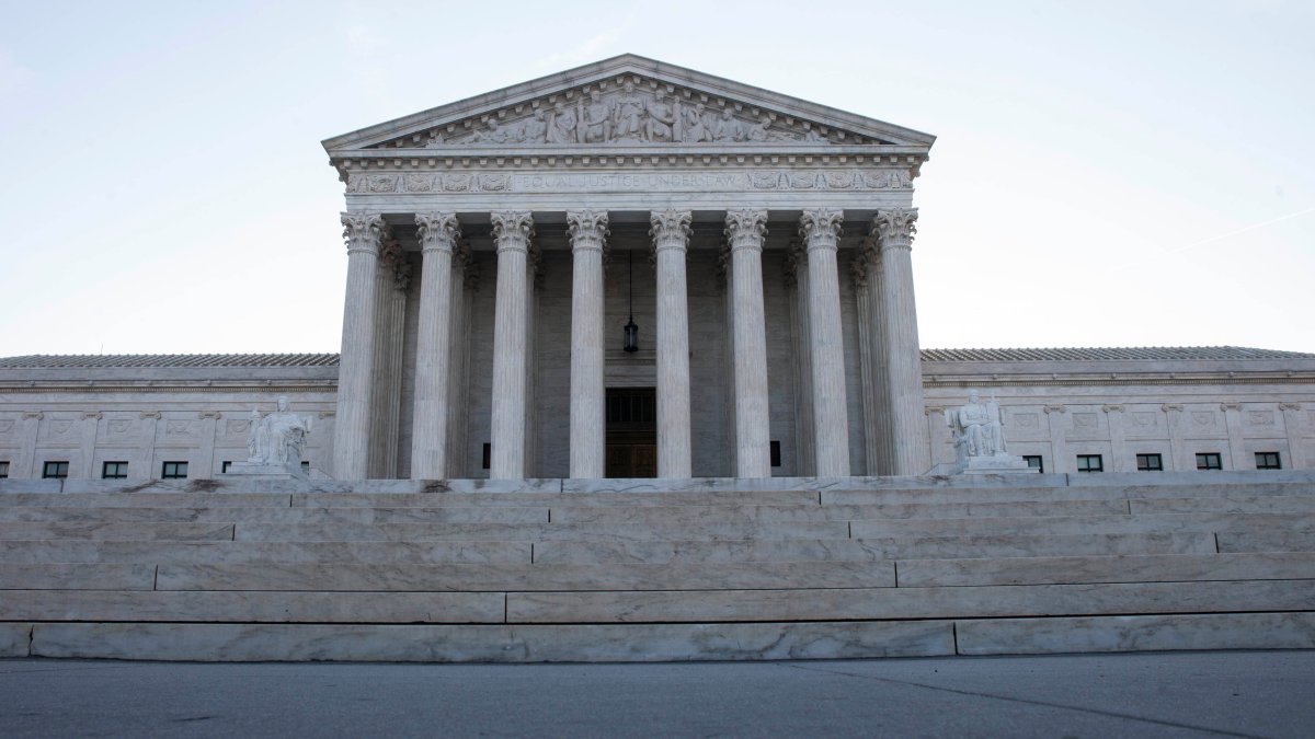 entrenador escolar tenía derecho a rezar en campo