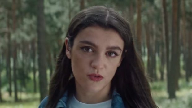 Amaia Romero en un anuncio / Dirección General de Tráfico