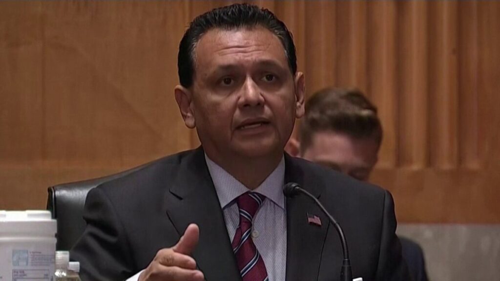 El candidato a director de ICE, Ed González, se retira de la nominación para el cargo