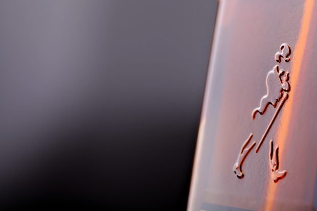 La misteriosa historia detrás de ‘El Caminante’ del whisky Johnnie Walker