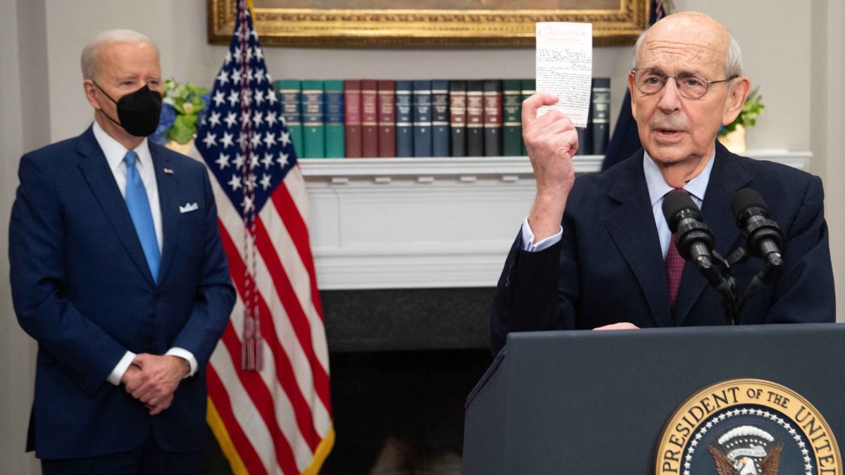 Juez Breyer se retira de la Corte Suprema de Estados Unidos