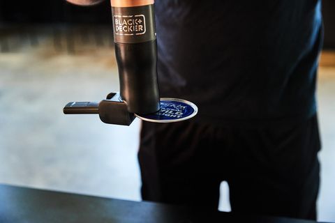 abrelatas de varita negra y decker uso en curso abrelatas de varita negra y decker uso en curso