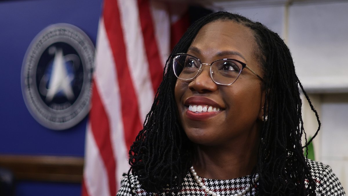 Ketanji Brown Jackson juramenta como magistrada de la Corte Suprema