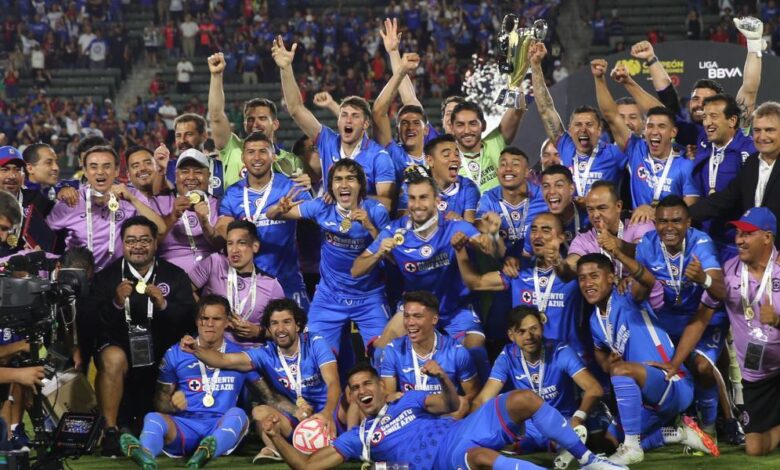 2-2: El Cruz Azul gana la Supercopa en los penaltis