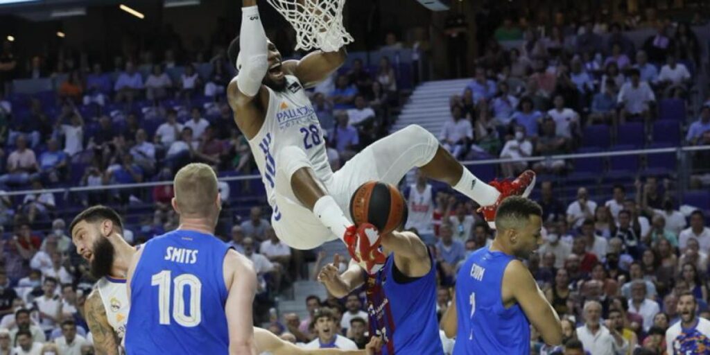 81-66: El Real Madrid noquea a un Barça muy frágil