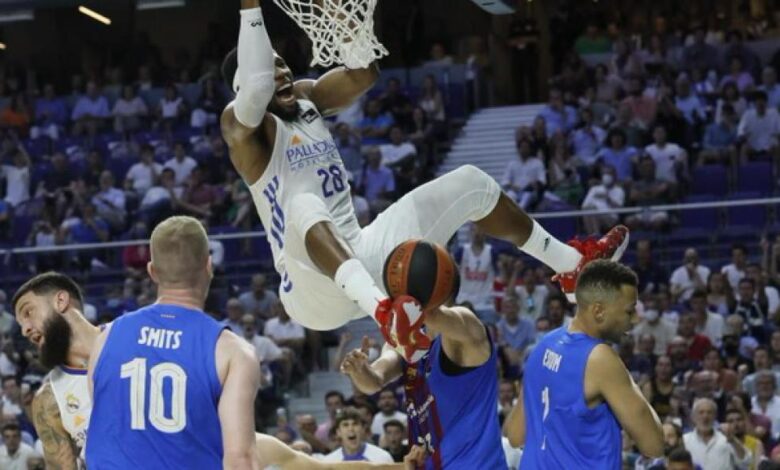 81-66: El Real Madrid noquea a un Barça muy frágil