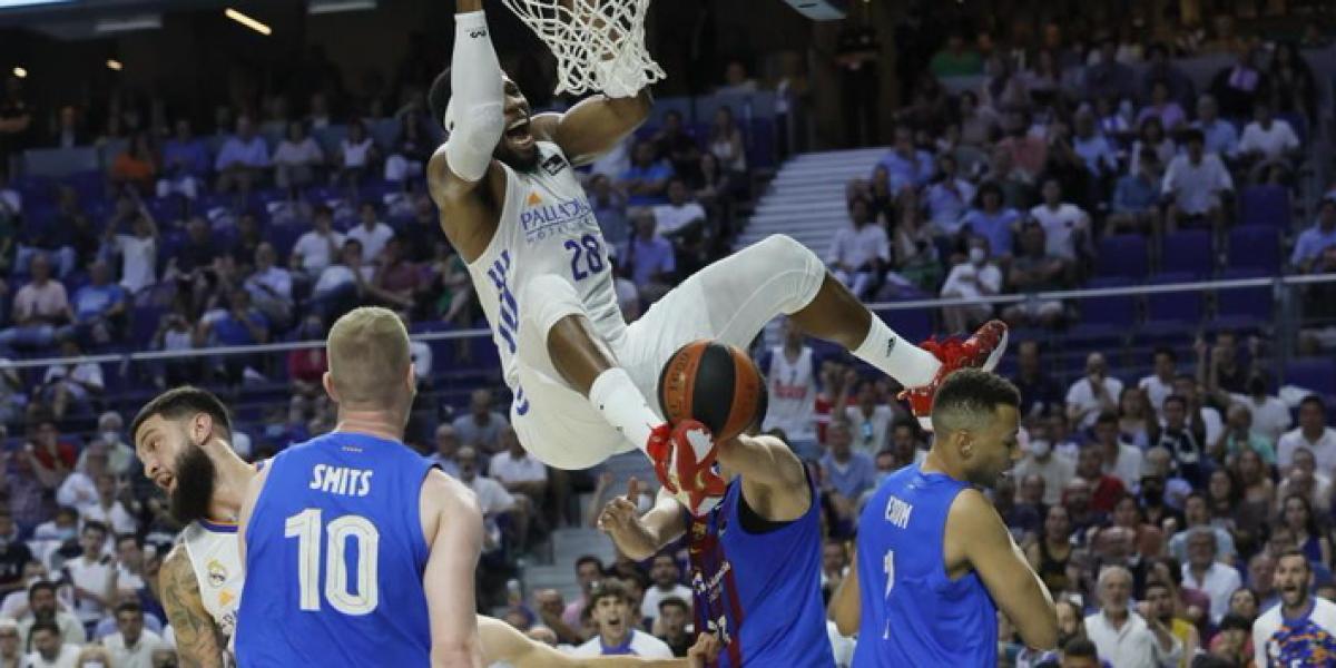 81-66: El Real Madrid noquea a un Barça muy frágil