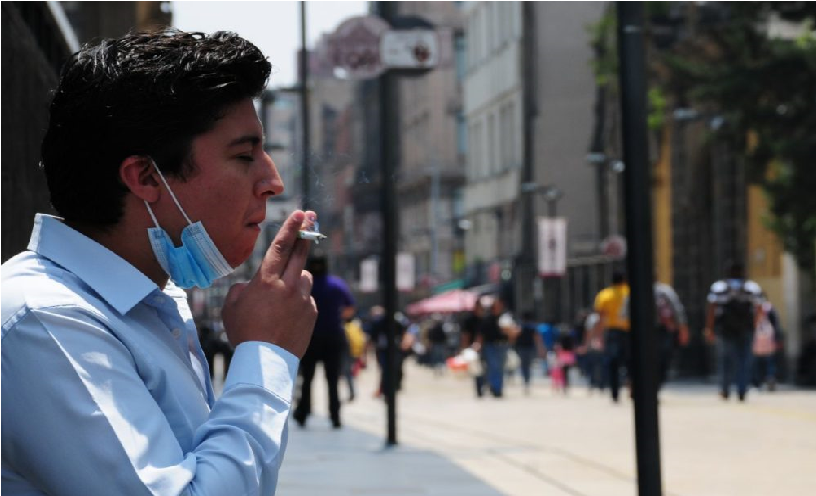 AMLO busca prohibir fumar en playas, estadios y parques, alista decreto