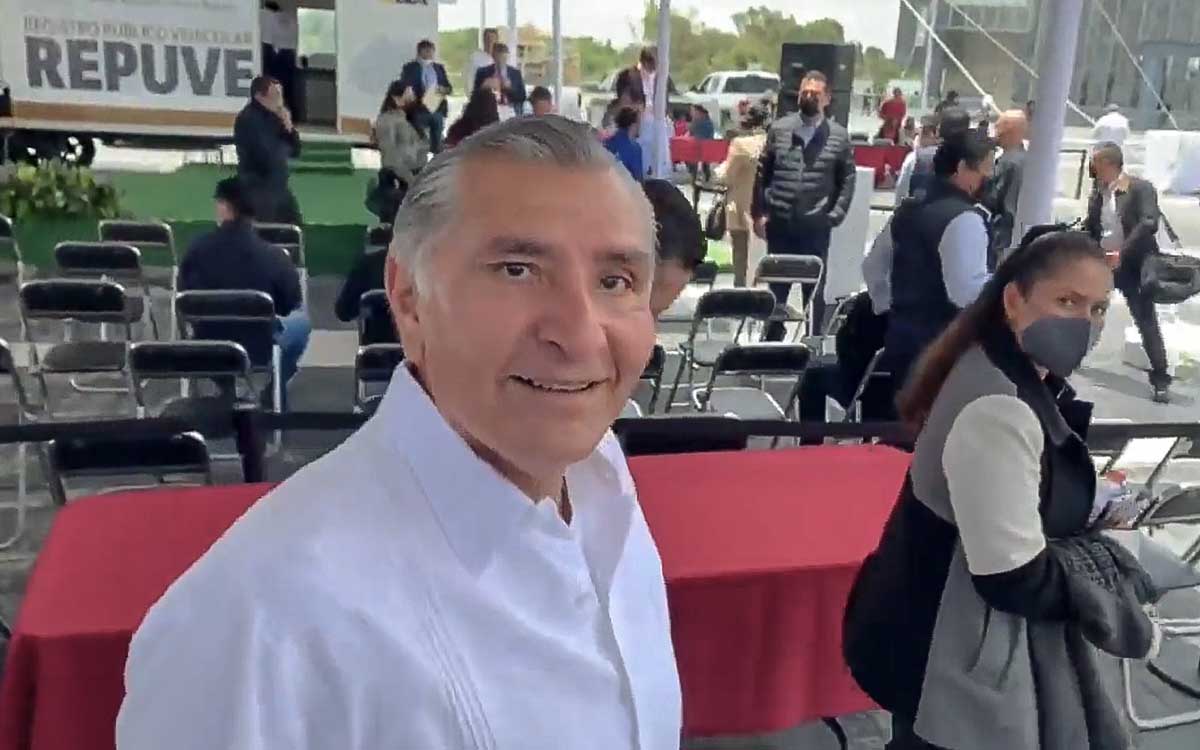 Adán Augusto también comparte su WhatsApp; 'Yo sí respondo', asegura