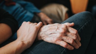 Aidaly se asegura de que los cuidadores familiares obtengan una compensación económica