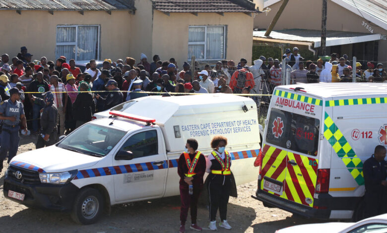 Al menos 20 encontrados muertos en una taberna sudafricana, dicen las autoridades