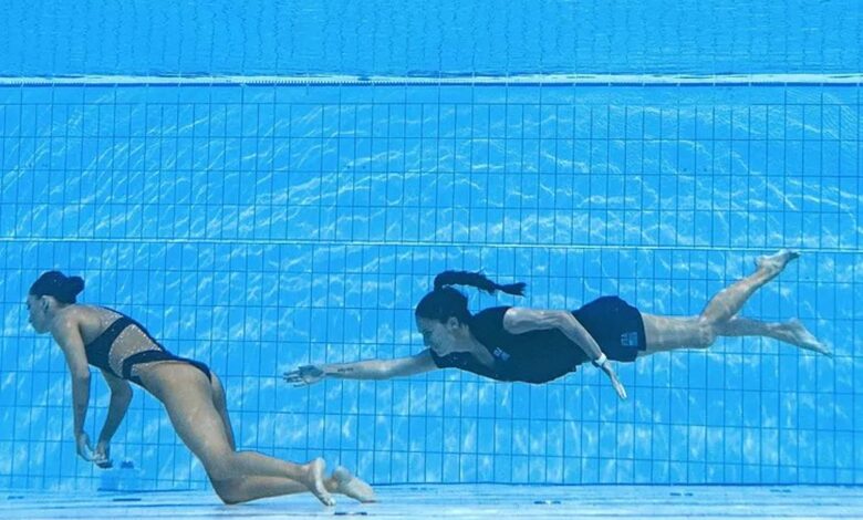 Alarma en la piscina húngara: entrenadora rescata a nadadora que se desmayó durante rutina artística