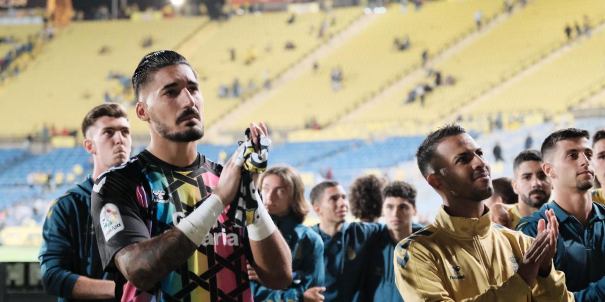 Álvaro Valles renueva hasta 2024 con Las Palmas