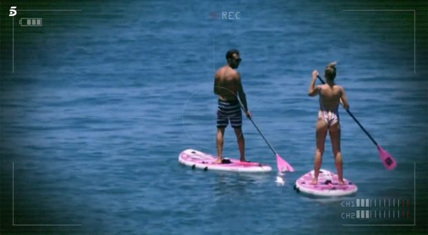 Omar Sánchez junto a una mujer / Telecinco