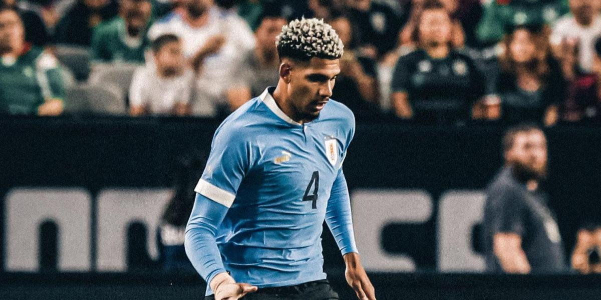 Araujo coge galones en Uruguay como central