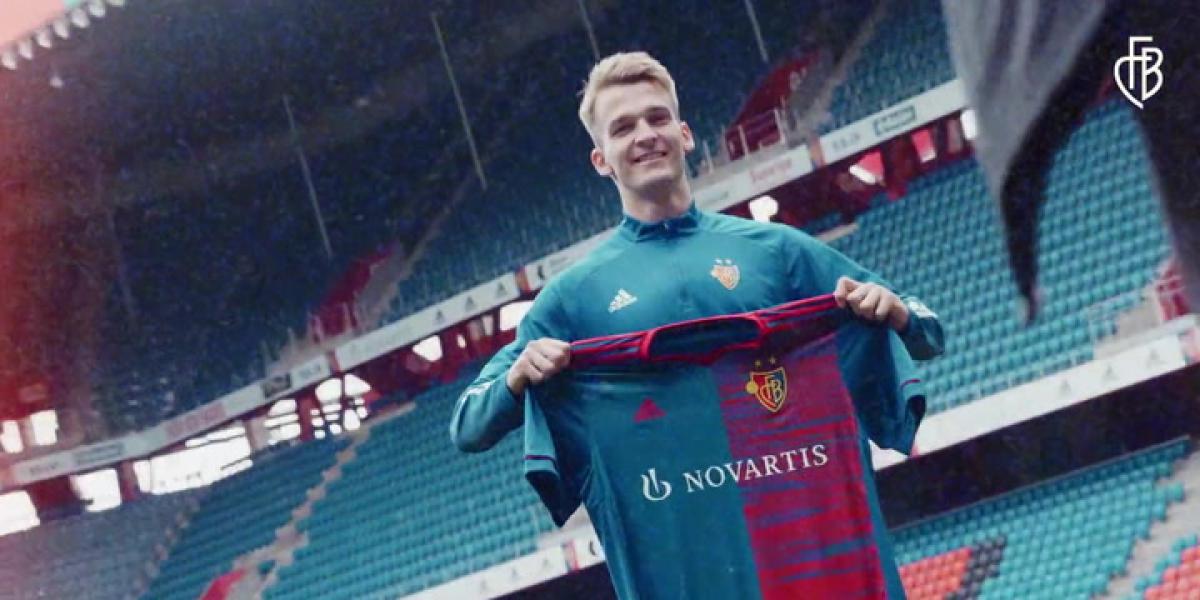 Arnau Comas firma con el Basilea tras poner fin a su etapa en el filial