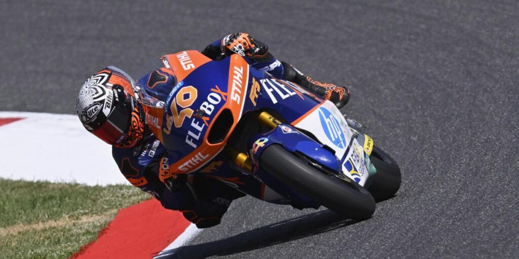 Arón Canet pelea por liderar el primer libre en Montmeló