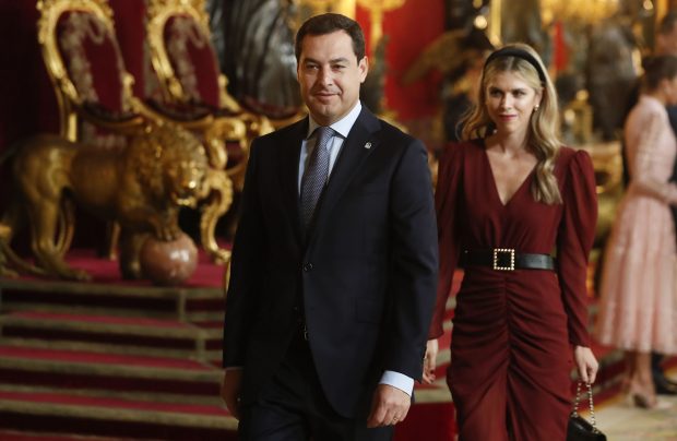 Juanma Moreno y Manuela Villena / Gtres